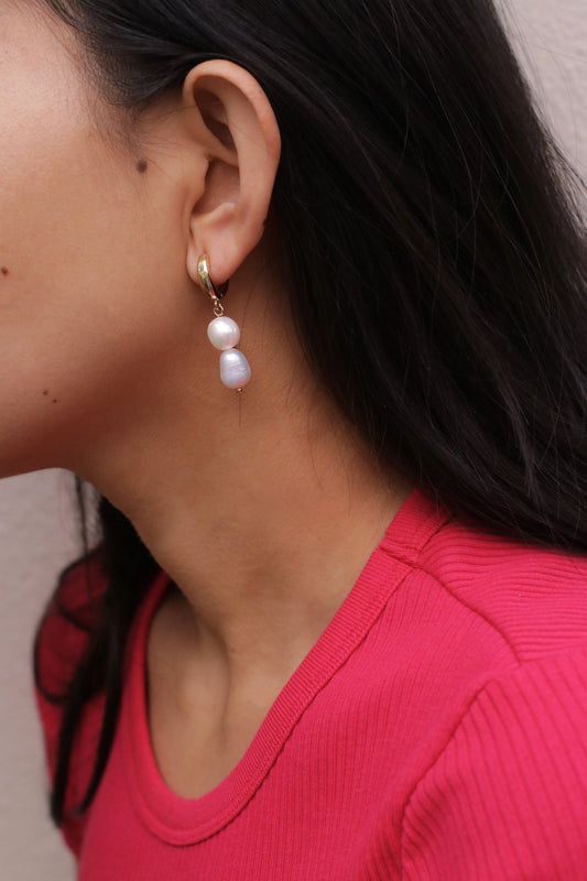 Twinning Pearl Huggies EarringsNuma EstiloDrop Earrings